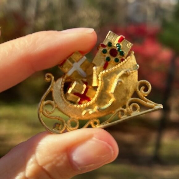 HOLIDAY🎄🎄MYLU Gold Christmas Santa’s Sleigh BROOCH - Picture 5 of 7
